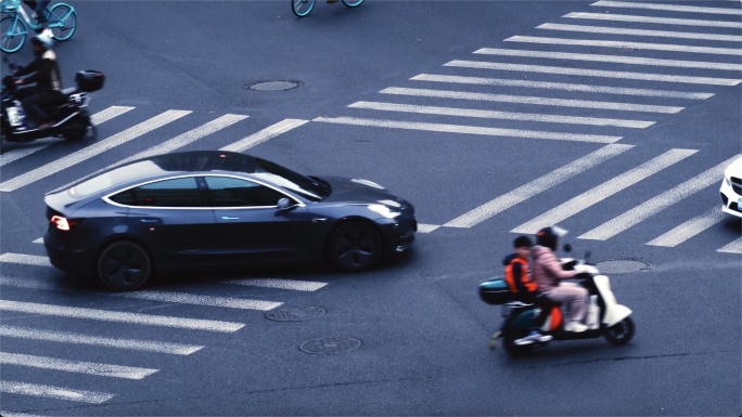 上海上下班马路车流人流骑行长镜头