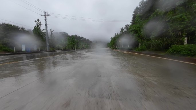 雨天行车第一视角