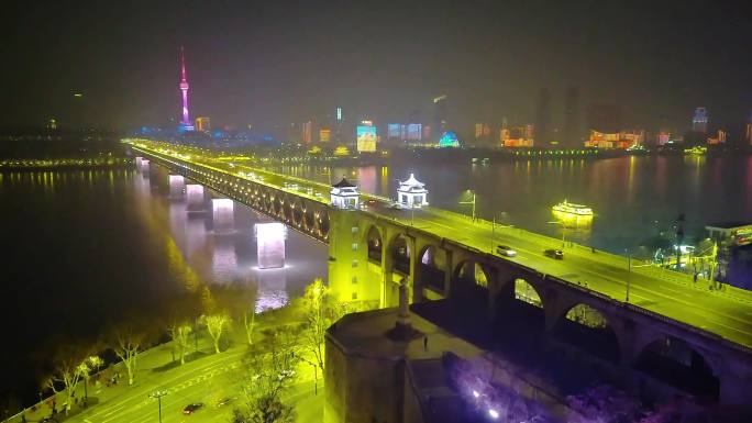 武汉长江大桥夜景（延迟摄影）