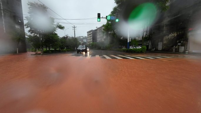 雨天行车第一视角