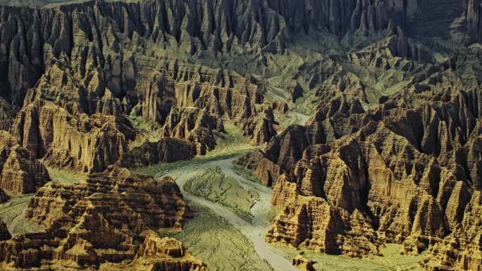 直升机航拍新疆库车大峡谷