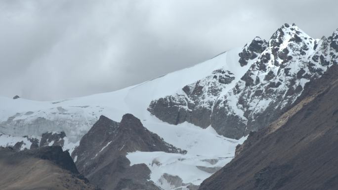 山脉积雪空镜