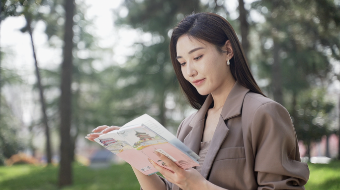 唯美 读书 草坪 夏天 女孩