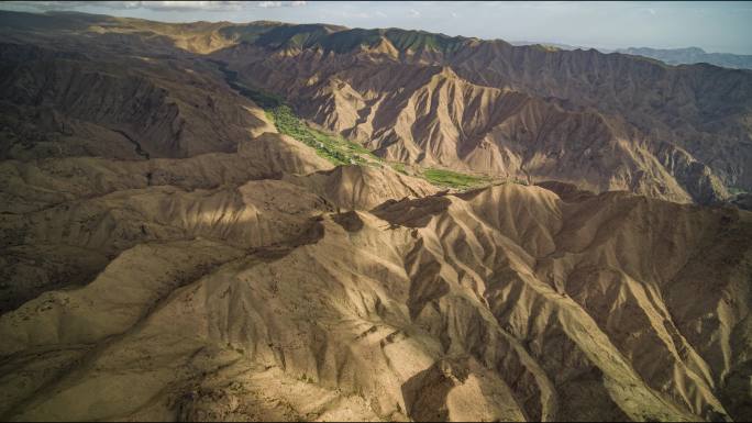 温带大陆干旱地区山谷自然生态系统天山山脉