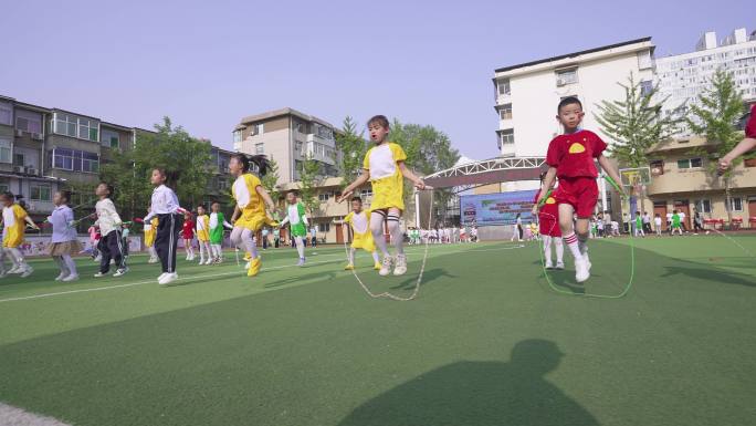 小学生跳绳 慢动作 体育锻炼