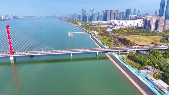 杭州钱塘江西兴大桥航拍车流交通城市风景风