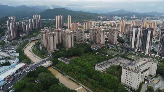 广东东莞：航拍暴雨过后的清溪镇城市风光