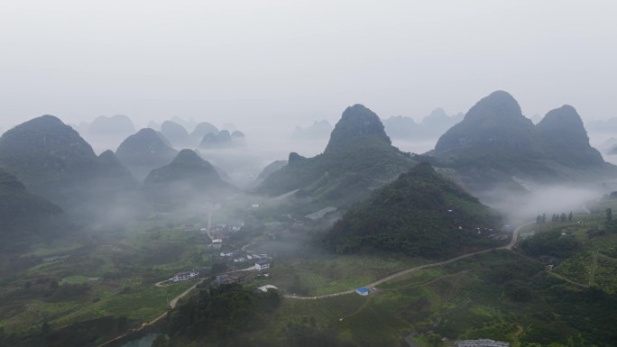 航拍延时山间晨雾