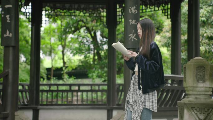 学习校园年轻人大学生女生公园看书散步夏天