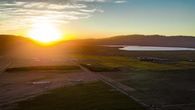 东天山北麓幻彩湖日落夕阳风景风光