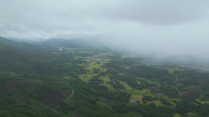 山中大雾航拍