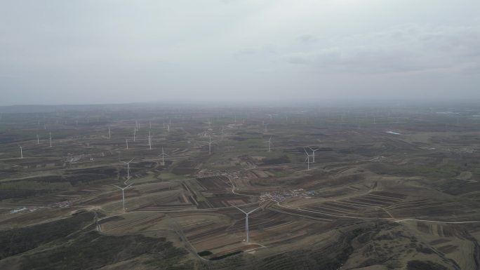 航拍张北草原天路风力发电群组风车全貌