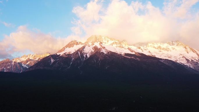 雪山 群山 日照金山 玉龙雪山自然奇观