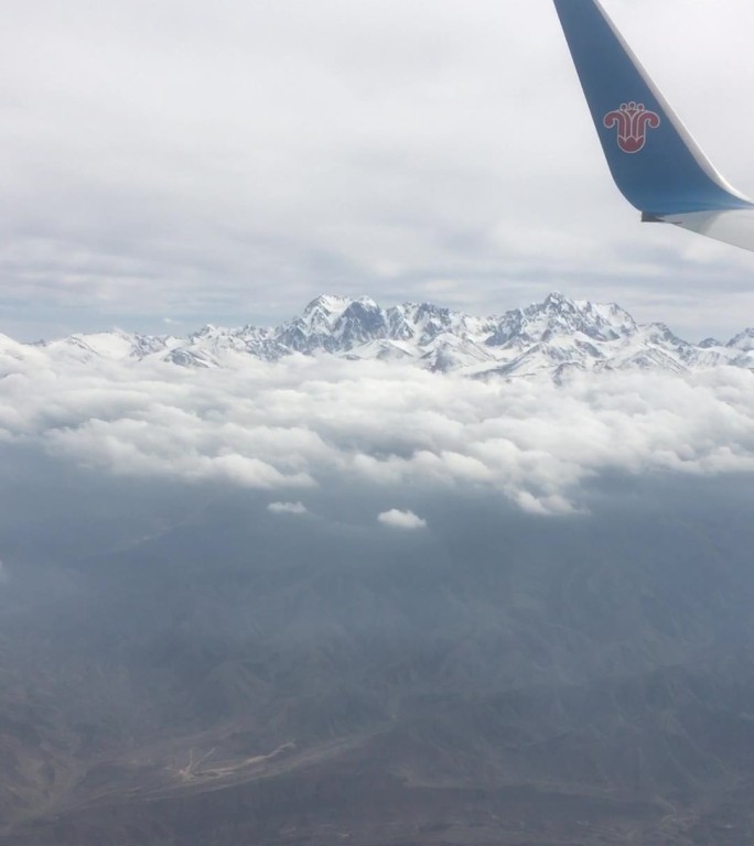 飞机上的昆仑山