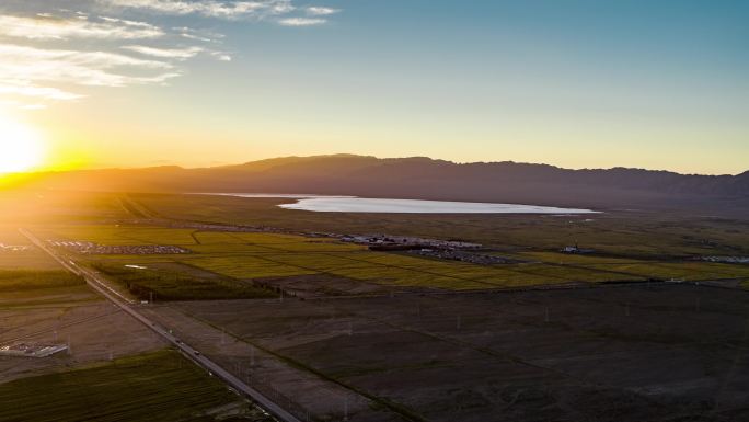 东天山北麓幻彩湖日落夕阳风景风光