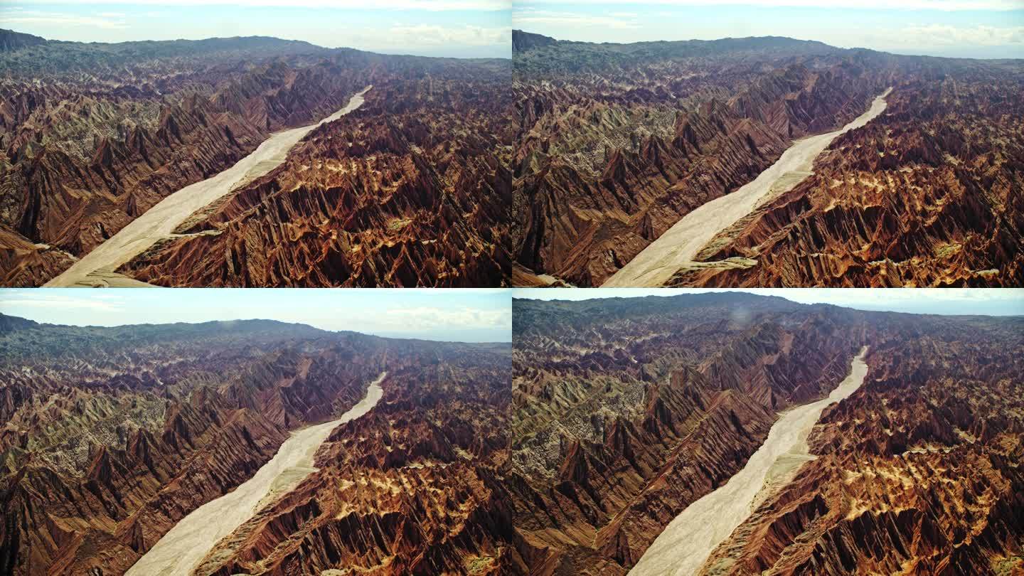 直升机航拍新疆库车大峡谷
