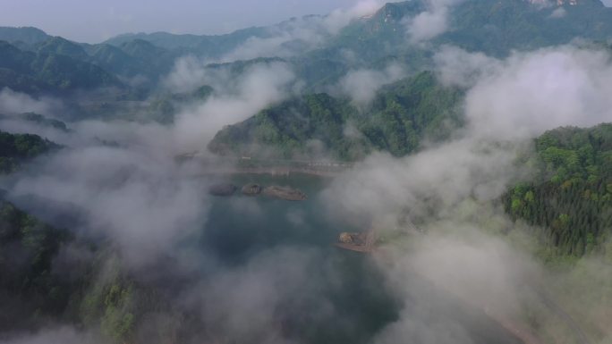 航拍水源水库水资源生态环境云雾缭绕视频