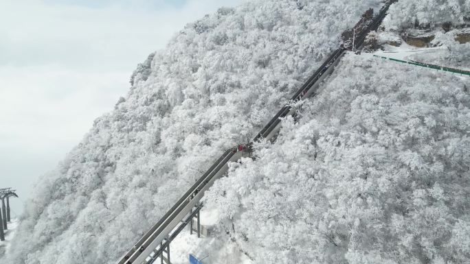 汉中龙头山雪景电梯