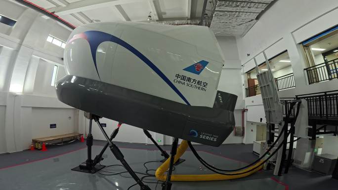 珠海翔翼首台国产飞行模拟机