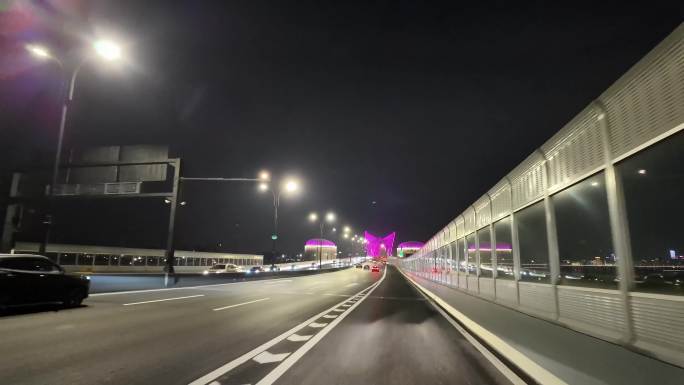 城市夜晚夜景开车第一视角汽车窗外沿途风景