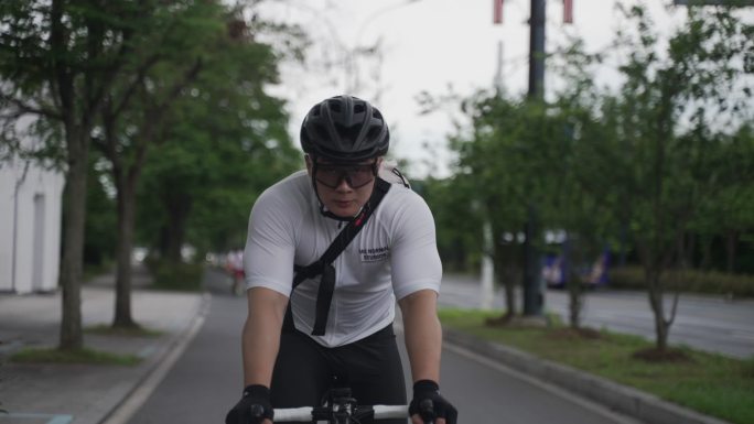 骑自行车公路骑行装备冲刺加速城市乡村街道
