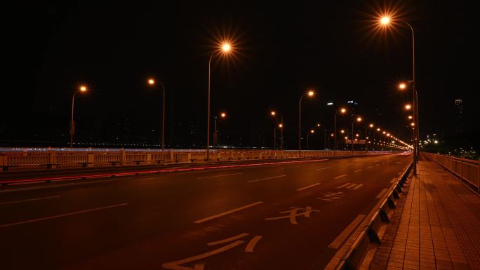 长江大桥雨夜车流延时