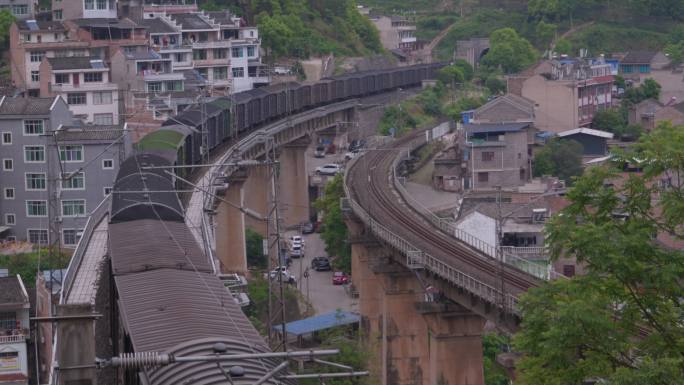 夕阳下的货运火车