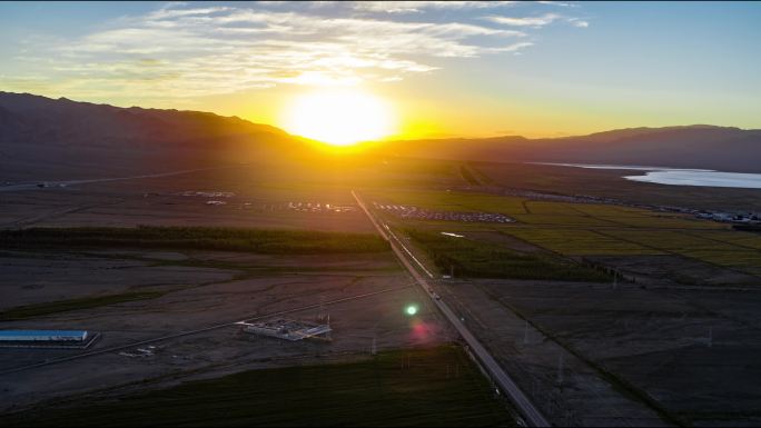 东天山北麓日落夕阳麦田风景风光