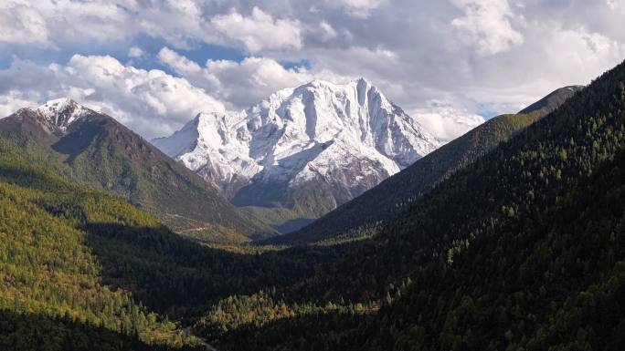 亚拉雪山 航拍 大范围延时