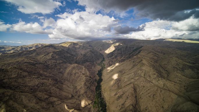 温带大陆干旱地区山谷自然生态系统天山山脉