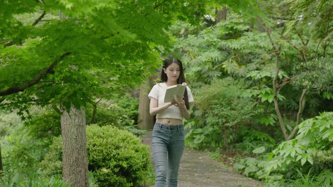 大学校园看书学习青春女孩阳光公园树林