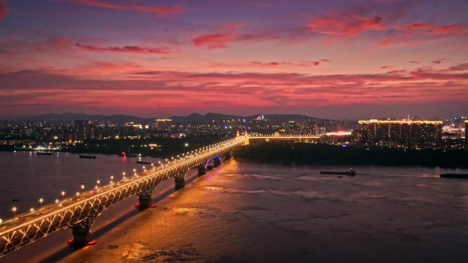 南京长江大桥晚霞城市风光航拍延时