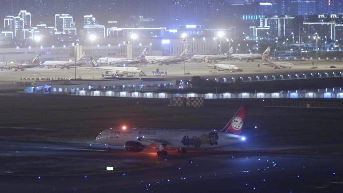 吉祥航空波音787-9夜晚滑行起飞