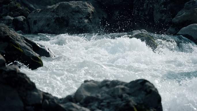 河流纯净水水源水流水源水源水资源山水