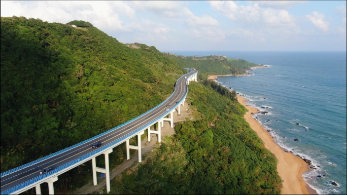 万宁正门岭大桥大海海浪海南旅游公路航拍