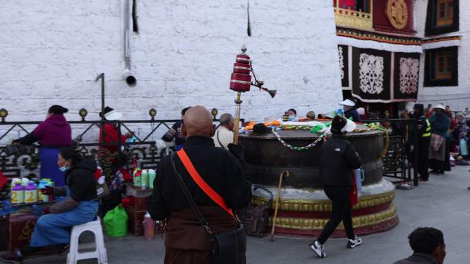 西藏拉萨八廓街行人
