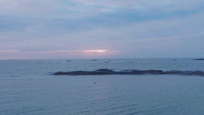 海浪 沙滩 渔船
