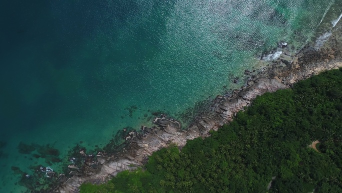 海岛海浪大海风光海南三亚岛屿