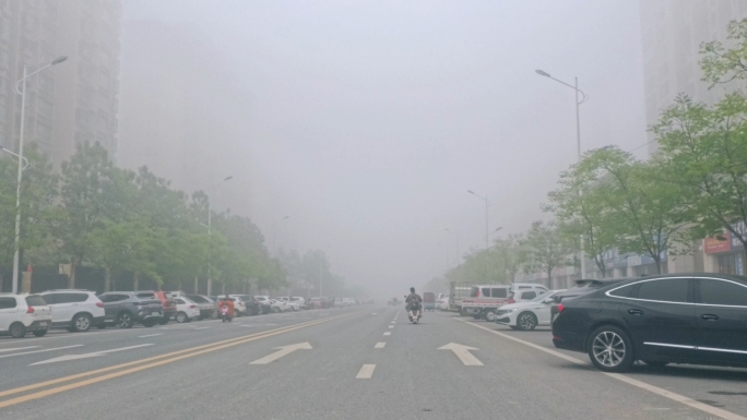 大雾天气下的城市