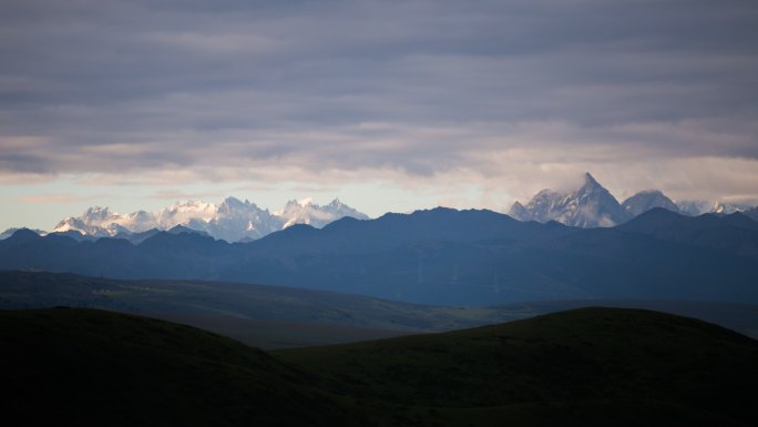 远眺雪山