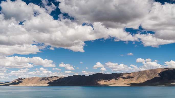 延时拍摄藏区风景湖泊蓝天白云山间流水