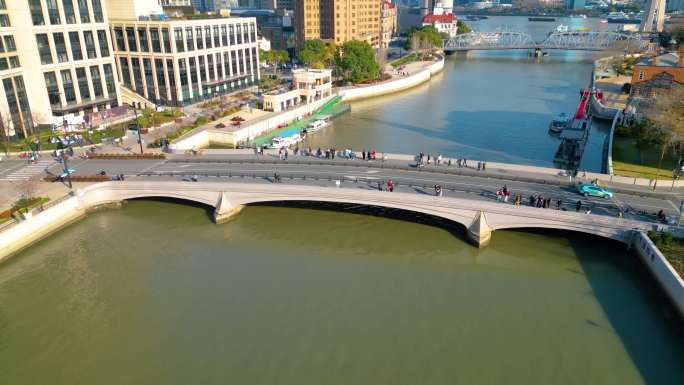 上海外滩乍浦路桥苏州河游船风景视频素材