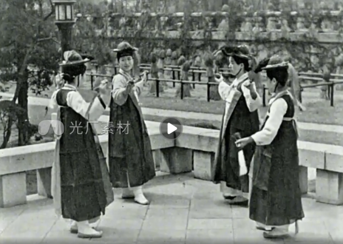 20年代朝鲜 击鼓舞蹈 民族服饰