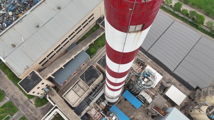 航拍飞越大工厂烟囱排放空气污染环保