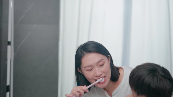 教孩子刷牙