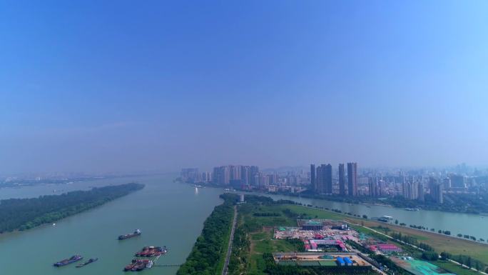 扬子江畔城市天际线网红打卡点