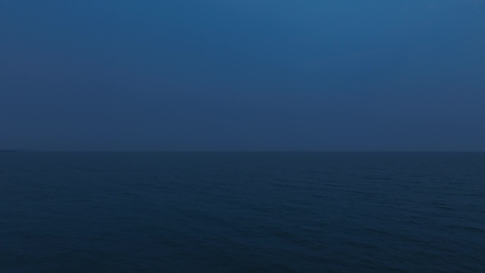 夜晚大海航拍海面海洋海平面晚上大海风景