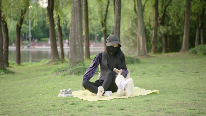 公园阳光春旅游夏旅游晒太阳