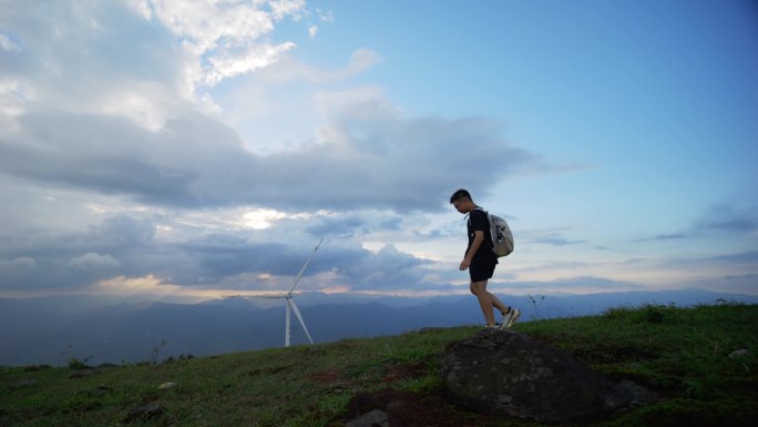 青春年少追梦旅行户外登山徒步运动