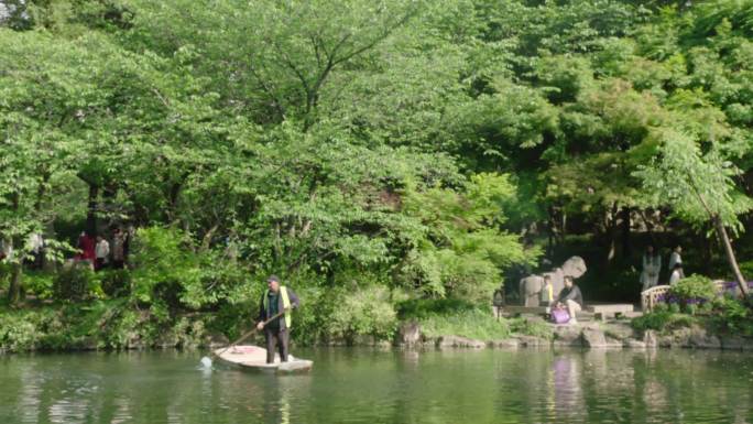 捞垃圾公园旅游阳光夏天